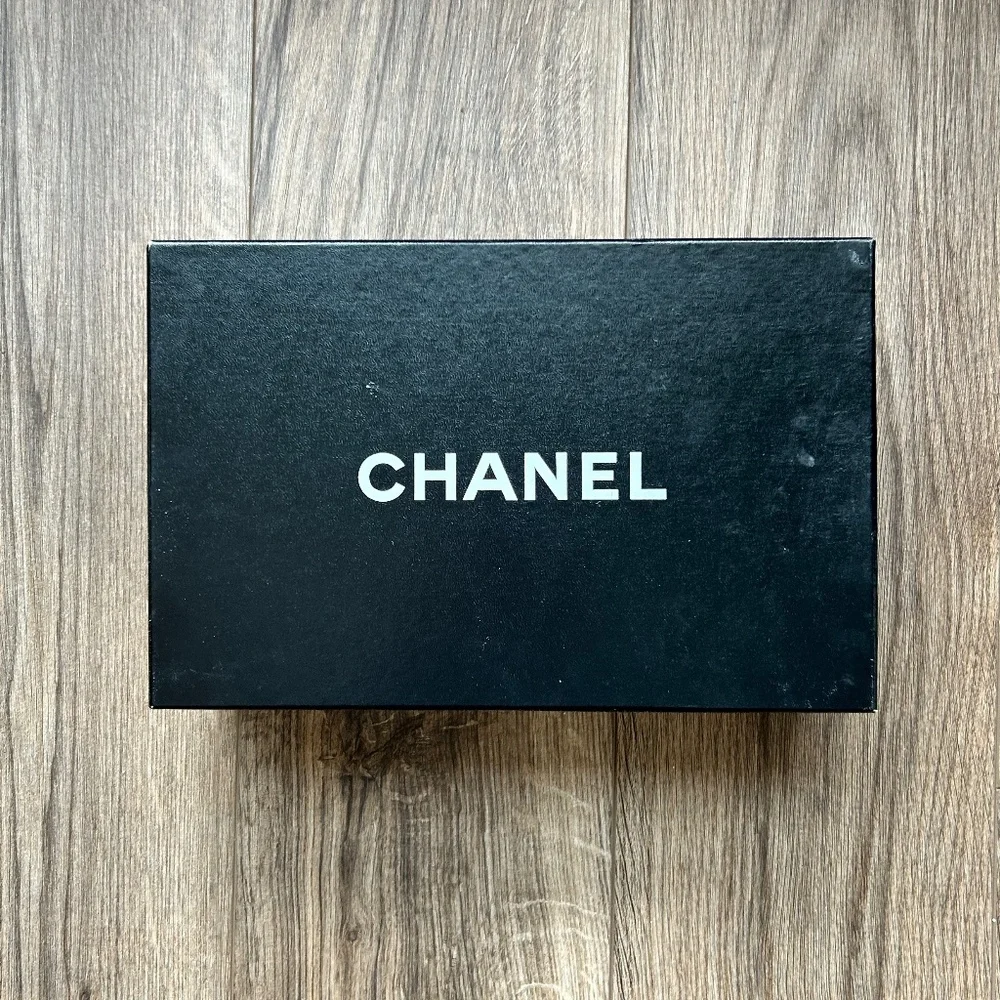 Chanel Black Sequin Sparkle CC Pumps | 38 - Picture 15 of 16